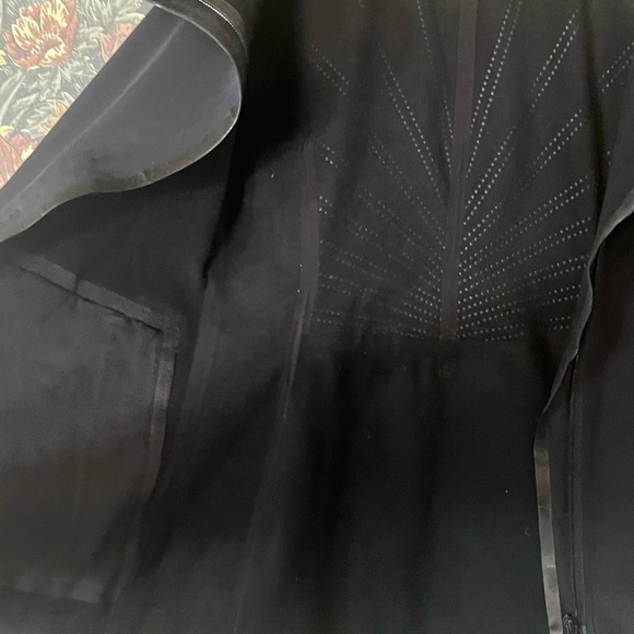 Lululemon Softshell Jacket – High Collar, Water-Resistant, Technical Stretch 8 - Picture 6 of 8